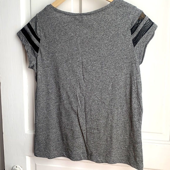 H&M short sleeved tee with black mesh stripes - Picture 5 of 6
